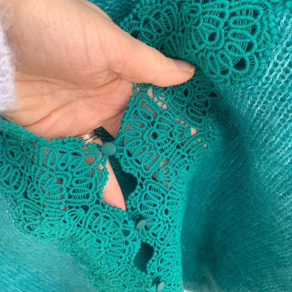 Sezane Green Scalloped Lace-Back V-Neck Sweater - Picture 5 of 12